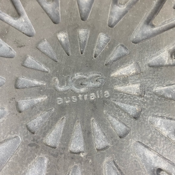 Ugg Grey Bailey 3 Button Boots Size 6 - Picture 10 of 13